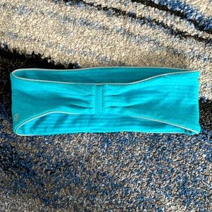 Lululemon reflective winter running headband